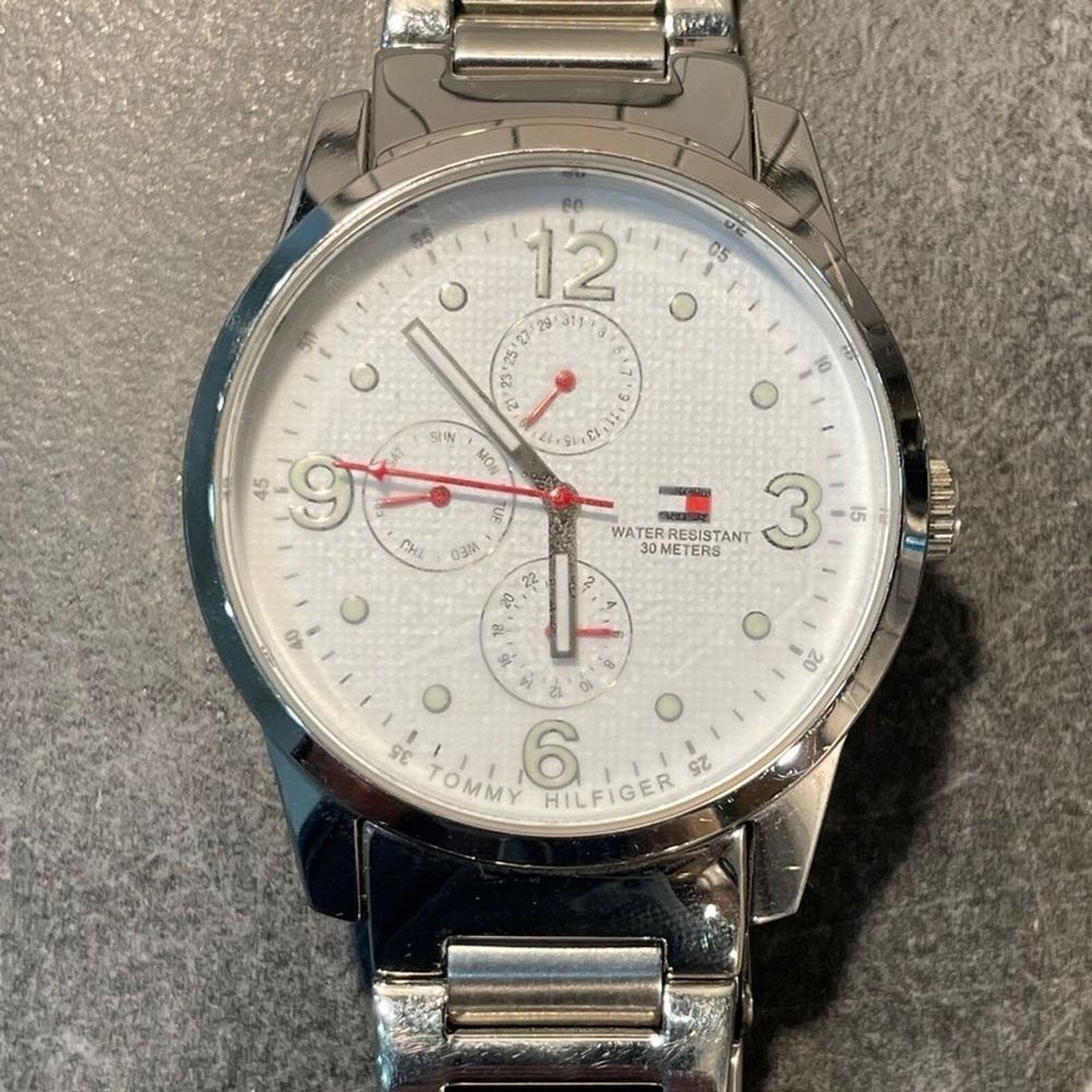 Men's Silver Tone Tommy Hilfiger Watch - New Battery - Picture 2 of 5